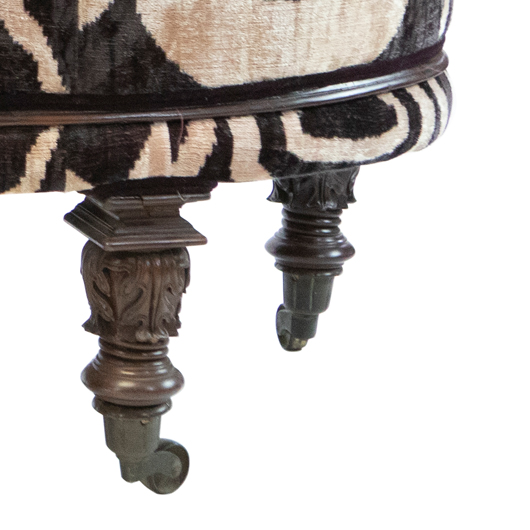 Antique Lion's Head Sofa (1) Antique Lion's Head Sofa (1)